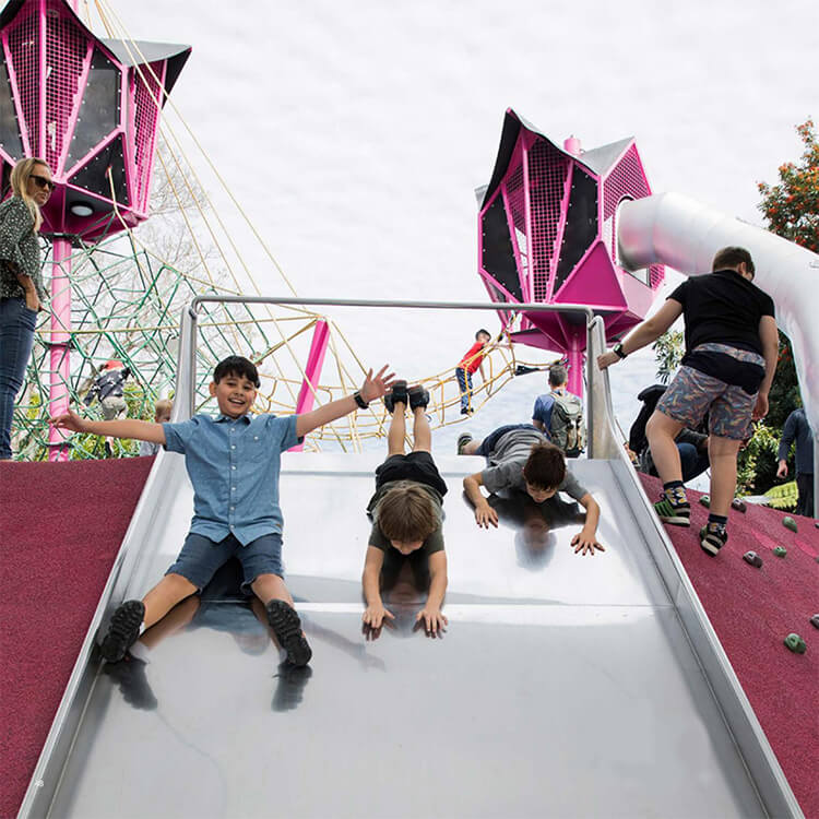 大型游樂設(shè)備時(shí)應(yīng)該考慮哪些問題?